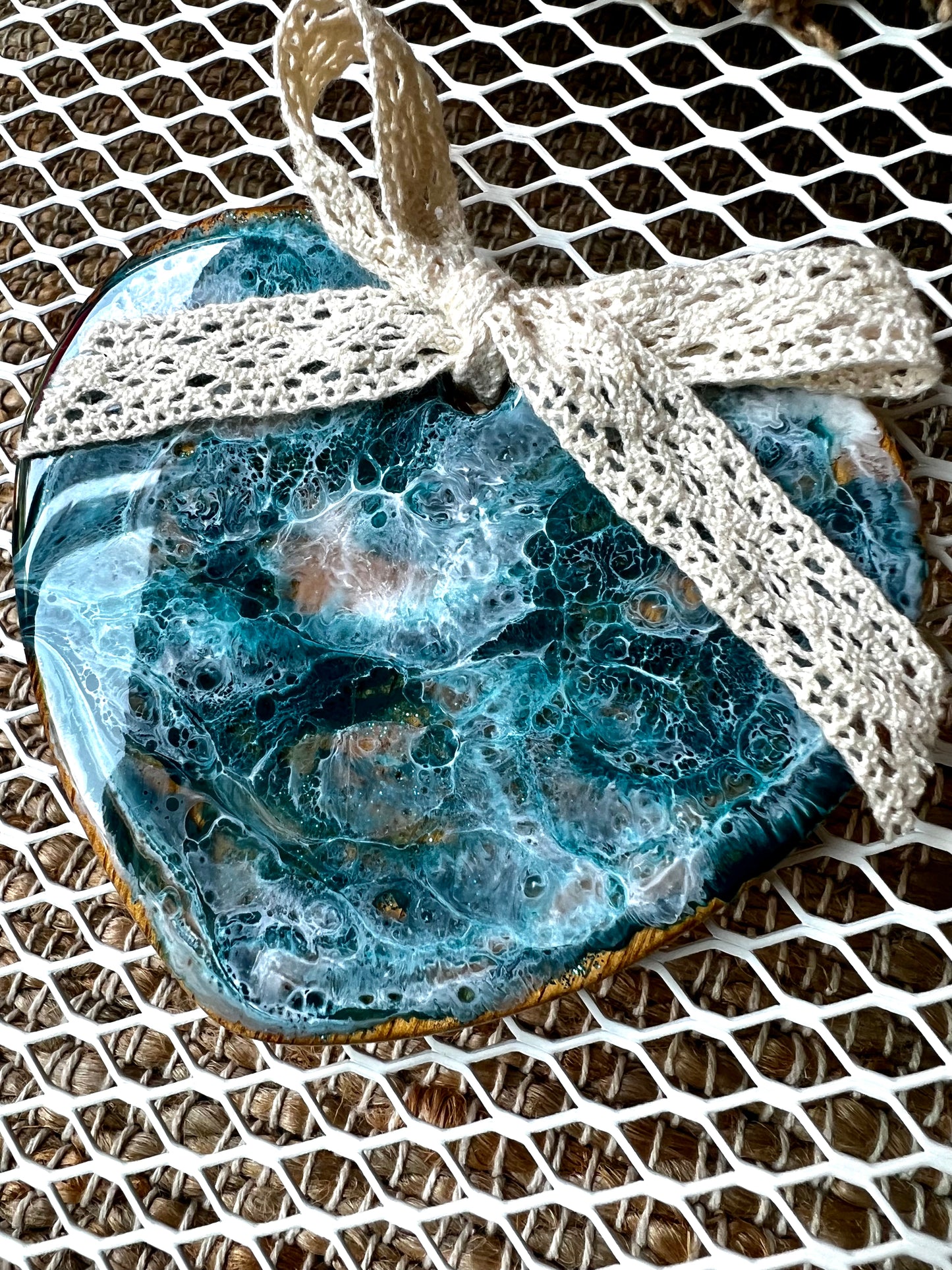 Resin Hanging Heart, Magnet